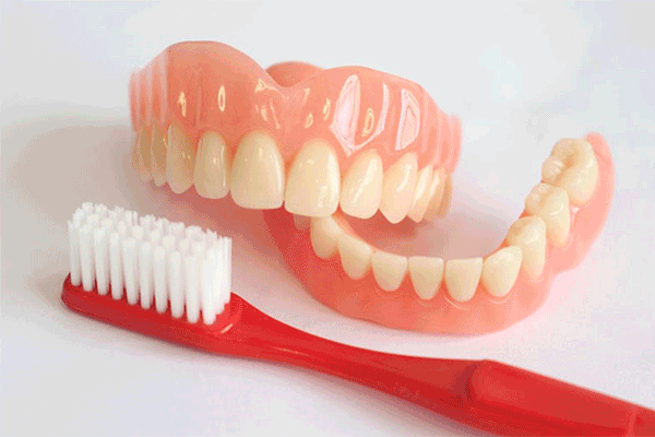 تفاوت بین دندان مصنوعی و پروتز متحرک 